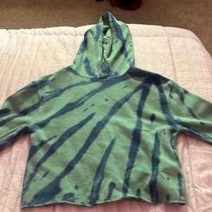 Tie-dye cropped sweatshirt.